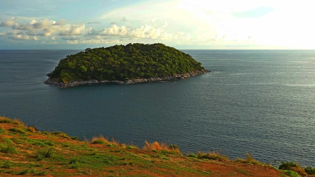 But Different Phuket Boutique Hotel Nai Harn Екстер'єр фото