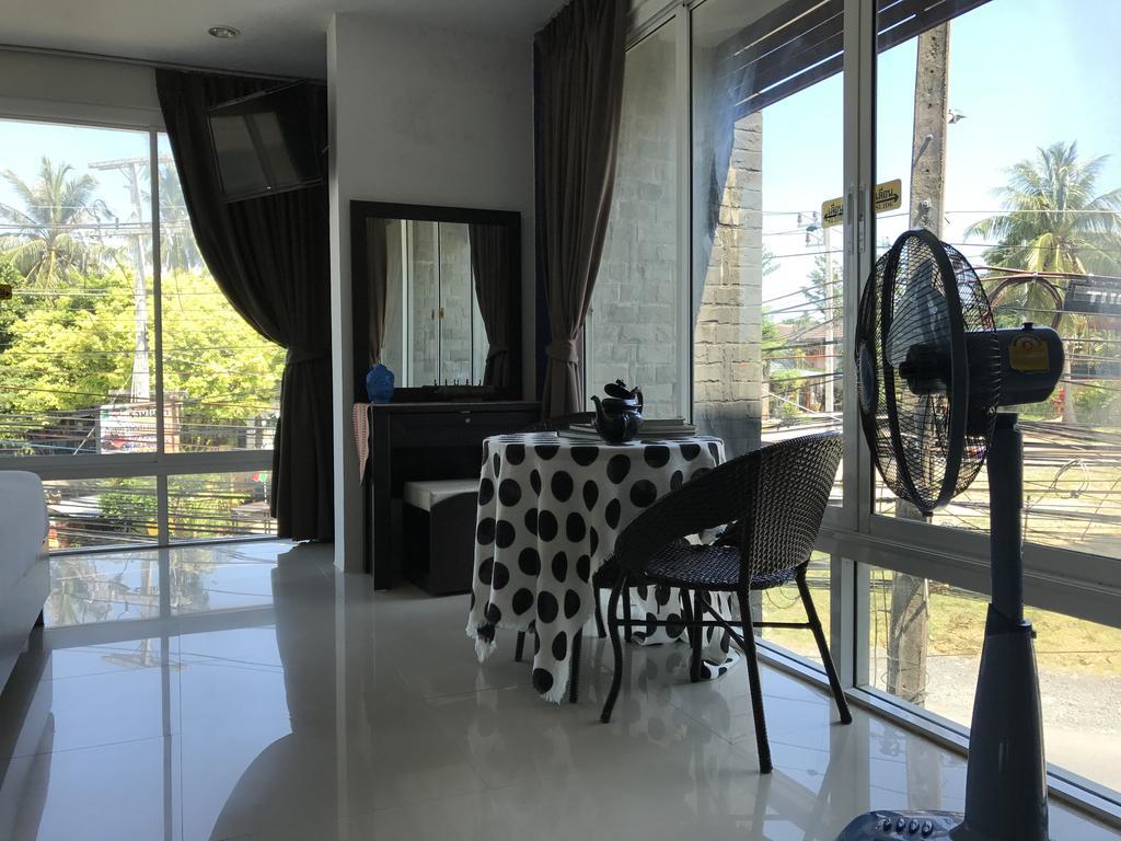 But Different Phuket Boutique Hotel Nai Harn Екстер'єр фото