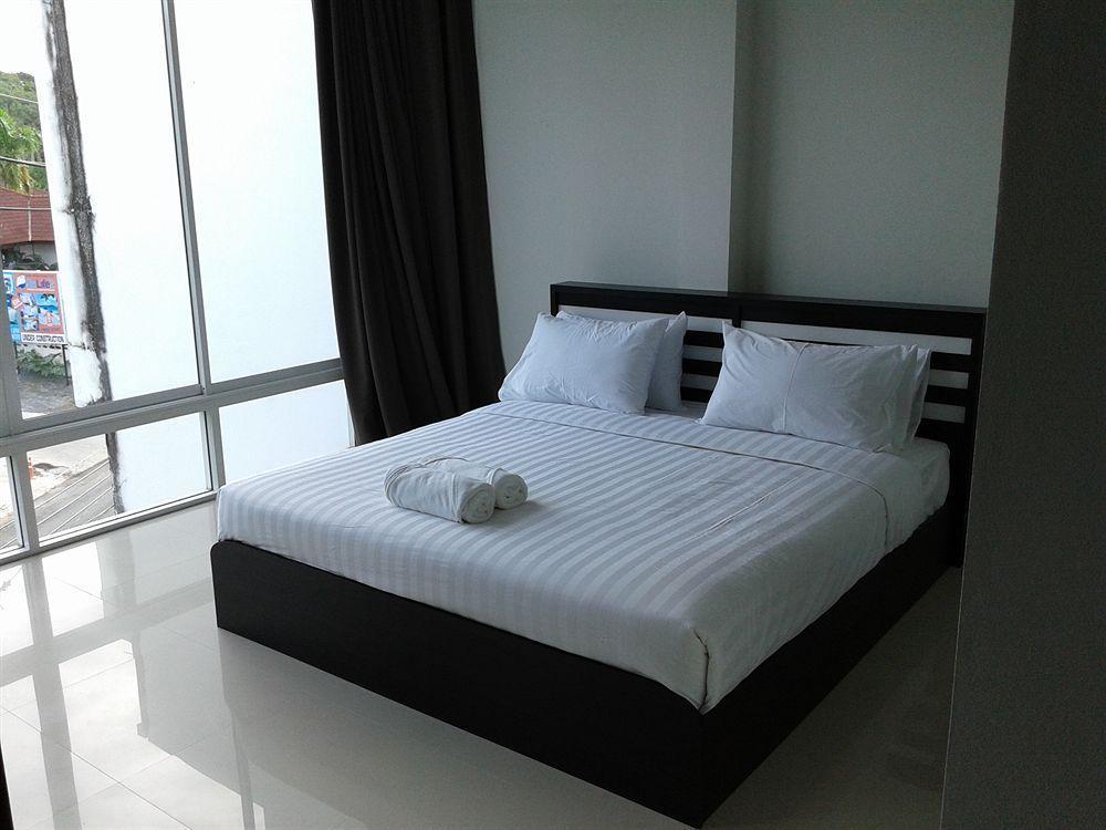 But Different Phuket Boutique Hotel Nai Harn Екстер'єр фото