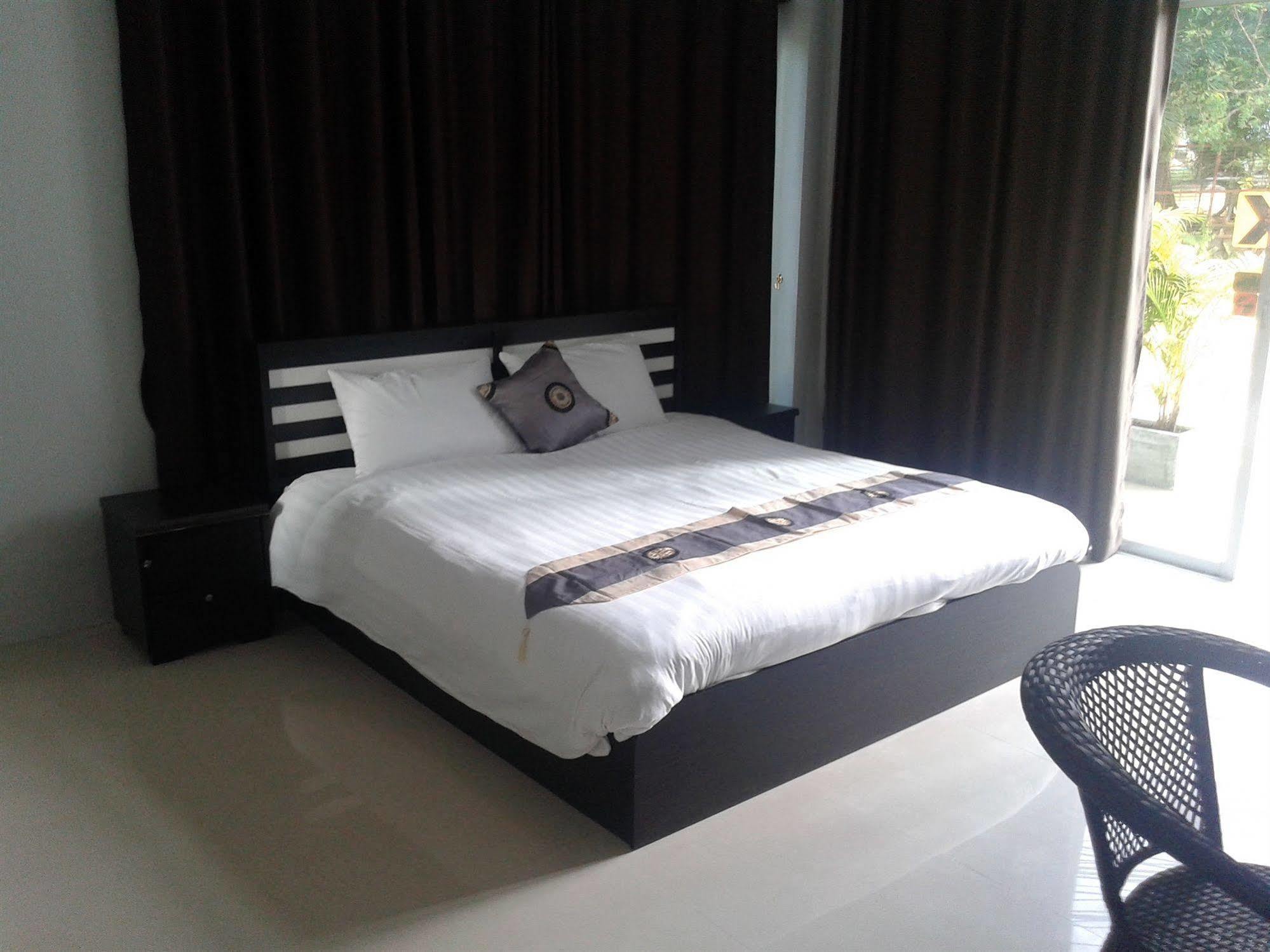 But Different Phuket Boutique Hotel Nai Harn Екстер'єр фото