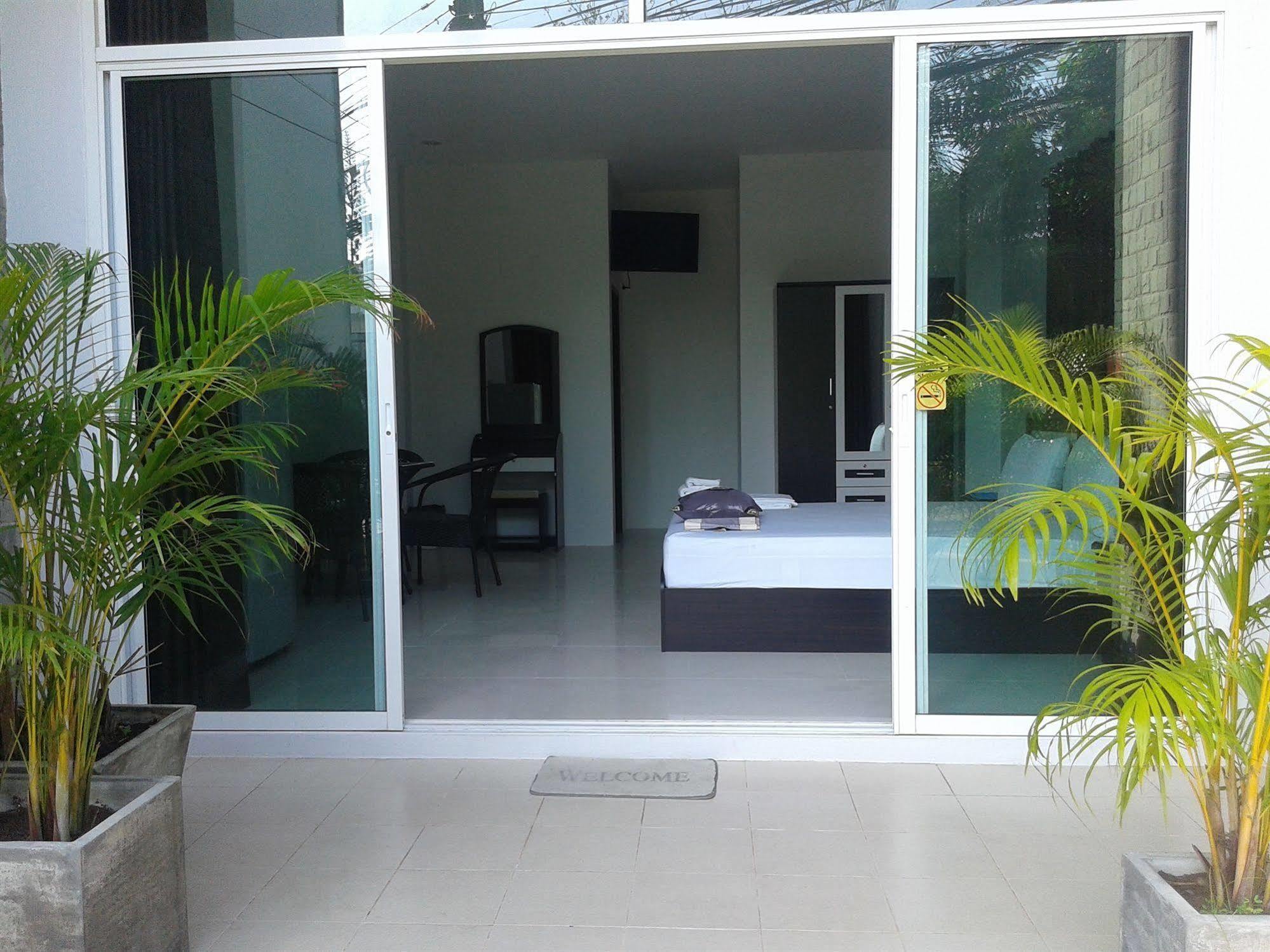 But Different Phuket Boutique Hotel Nai Harn Екстер'єр фото