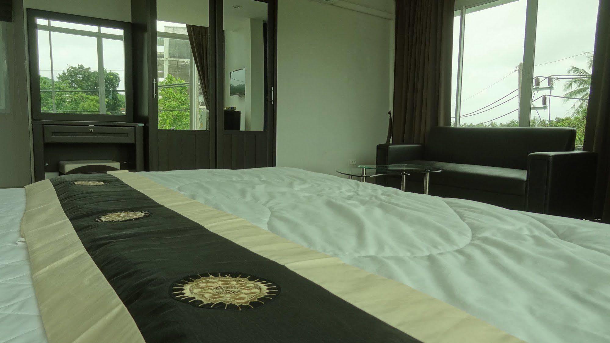 But Different Phuket Boutique Hotel Nai Harn Екстер'єр фото